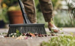rêver de balayer une cour