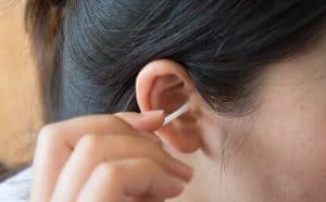 Rêver de nettoyer les oreilles