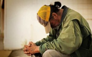 Pourquoi rêver d'un parent dans la pauvreté ?