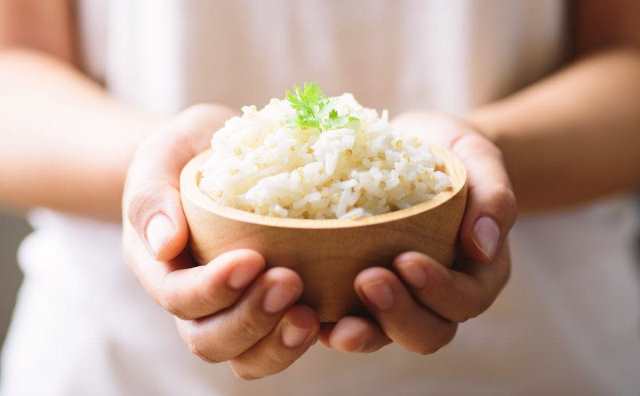 Rêver de manger du riz : Signification & interprétation