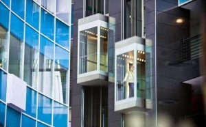 Pourquoi rêver d'ascenseur plein en verre?