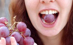Pourquoi rêver de manger une grappe de raisins ?