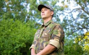 Pourquoi rêver d'un homme en uniforme militaire?