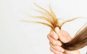 Pourquoi rêver de cheveux cassés en deux ?
