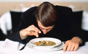 Pourquoi rêver de cheveux dans la nourriture ?