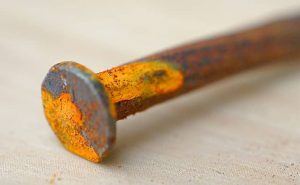 Pourquoi rêver de clous rouillés ?