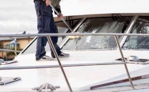 Pourquoi rêver de nettoyer un bateau ?