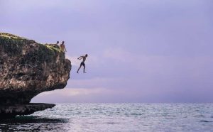Pourquoi rêver de tomber d'une falaise ?
