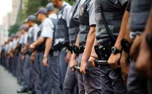 Pourquoi rêver d'uniforme de police ?