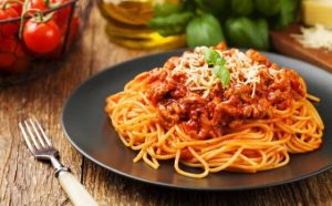 Pourquoi rêver de pâtes à la sauce tomate ?