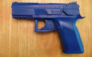 Pourquoi rêver de pistolet bleu ?