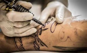 Pourquoi rêver de tatoueur ?