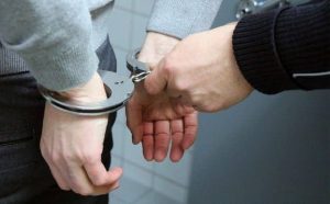 Pourquoi rêver d'un ami arrêté par la police ?