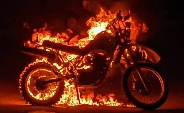 Pourquoi rêver de brûler une moto ?