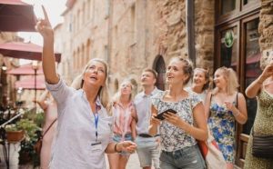 Pourquoi rêver de guide touristique ?