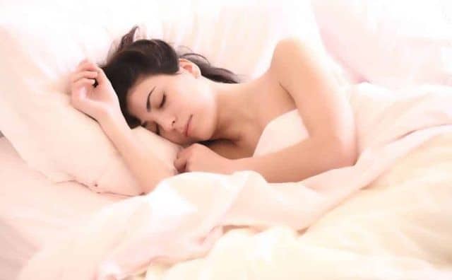 Pourquoi rêver de quelqu'un qui dort dans votre lit ?