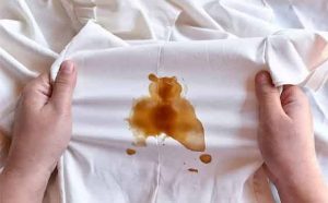Pourquoi rêver de vêtements tachés ?
