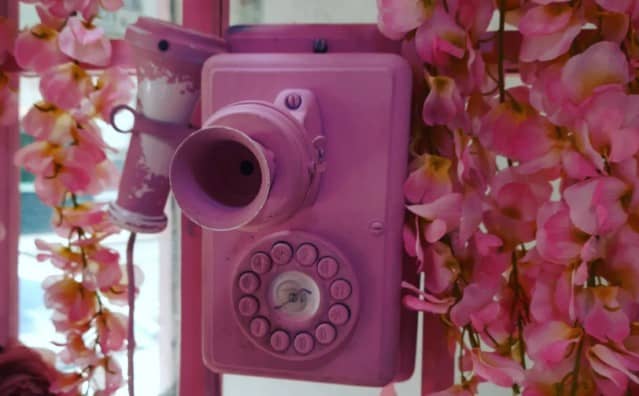 Sens et interprétation du rêve de téléphone rose :