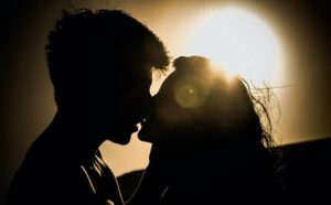 Pourquoi rêver d'embrasser un chanteur célèbre ?