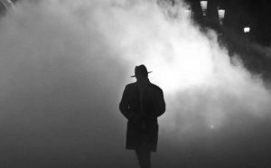 Pourquoi rêver d'un homme avec un manteau noir ?