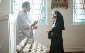 Pourquoi rêver de prêtre vêtu de blanc ?