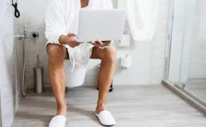 Pourquoi rêver d'être assis sur les toilettes ?