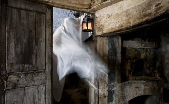 Rêver d’un fantôme dans la maison
