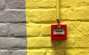 Pourquoi rêver d'une alarme incendie ?