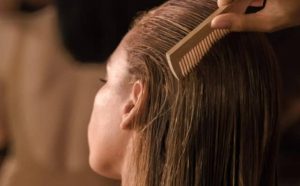 Pourquoi rêver de cheveux gras ?