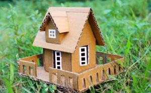 Pourquoi rêver de maison en carton ?