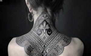 Pourquoi rêver d'un tatouage dans le dos ?