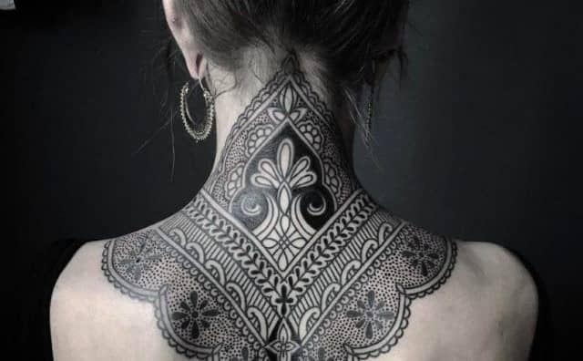 Rêver de tatouage dans le dos