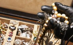 Pourquoi rêver de voler des bijoux ?
