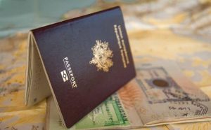 Pourquoi rêver du passeport de quelqu'un d'autre ?