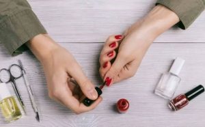 Pourquoi rêver de se faire les ongles ?