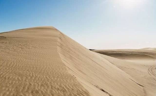 Pourquoi rêver d'une montagne de sable ?