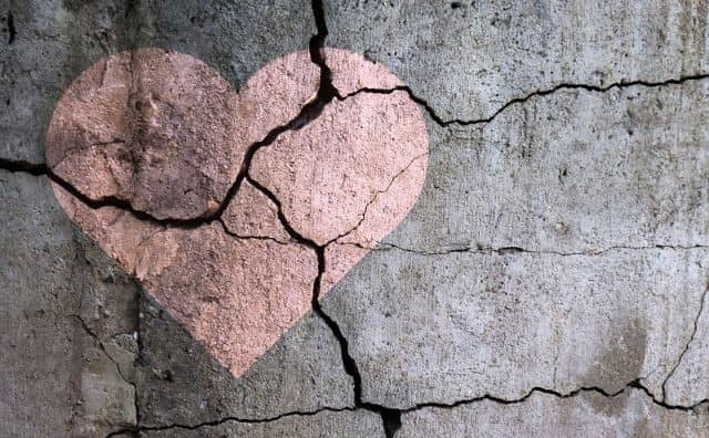 Rêver de chagrin d’amour : Craintes et insécurités dans les relations