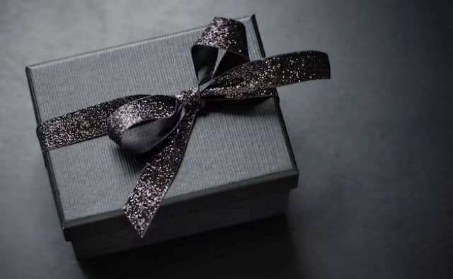 Pourquoi rêver de cadeau noir ?