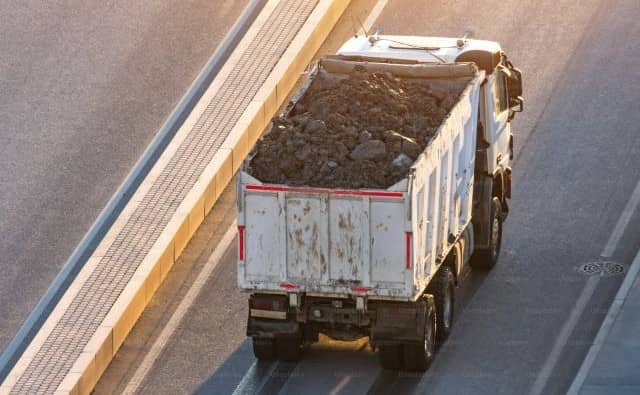 La signification d’un rêve avec un camion plein de terre